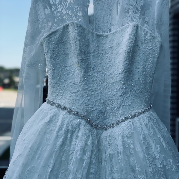 A VINTAGE VERA WANG WEDDING DRESS - Picture 5 of 7